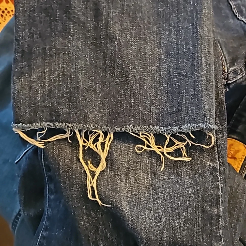 Levi Mid Rise Skinny - Picture 3 of 5